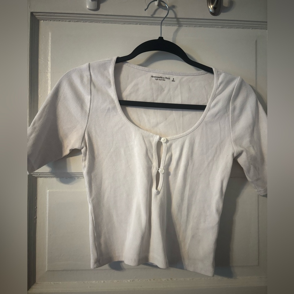 Abercrombie and fitch white soft ribbed 1/2 sleeve top